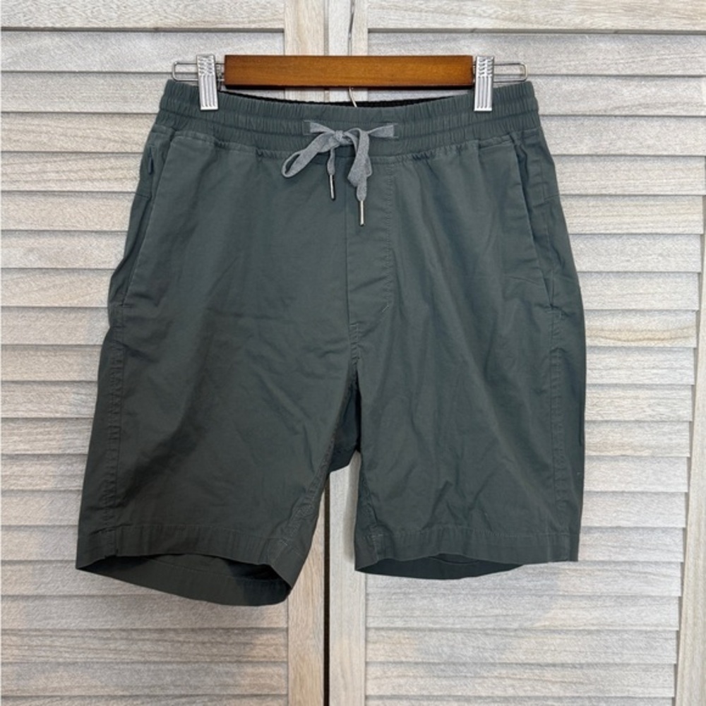 Lululemon Men’s Gray Shorts Size S